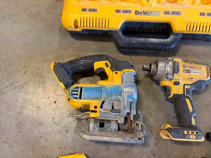assortment-of-dewalt-hand-tools-image-4