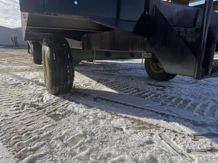 stoltzfus-18'-people-moving-wagon-image-9