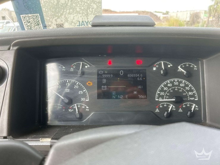 2018-volvo-vnl-760-t/a-sleeper-cab-truck-tractor-image-22