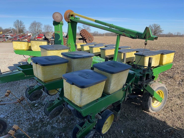 2024-john-deere-7000-image-3