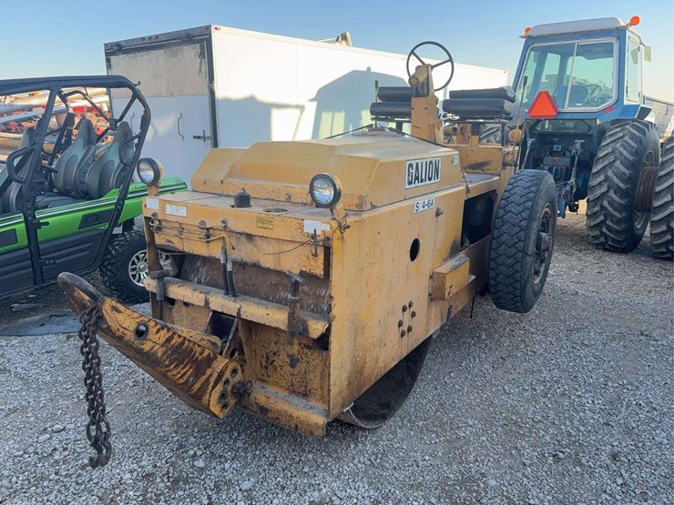 galion-tandem-roller,-drivable-and-towable,-pull-type-transport,-water-to-put-in-on-drums,-double-roller,-water-for-weight,-winterized-and-ready-to-go,-gas-engine,-hydro-image-2