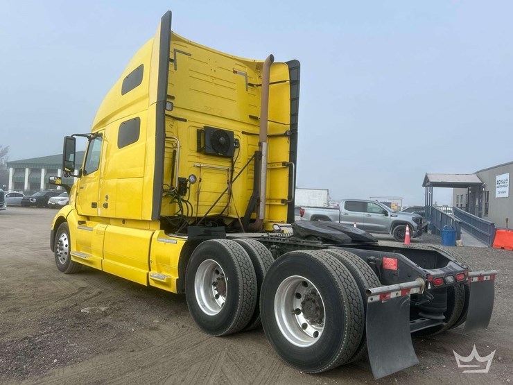 2018-volvo-vnl-760-t/a-sleeper-cab-truck-tractor-image-5
