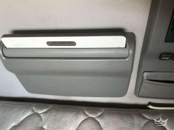 2018-volvo-vnl-760-t/a-sleeper-cab-truck-tractor-image-39