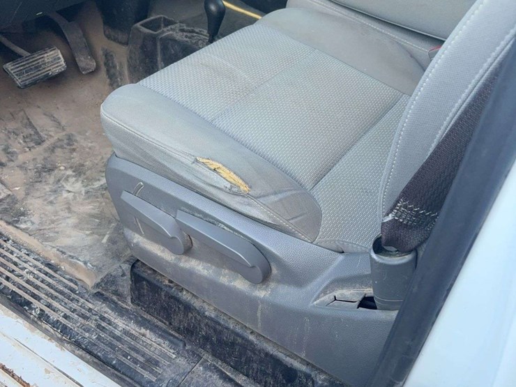 2017-chevrolet-2500-image-17