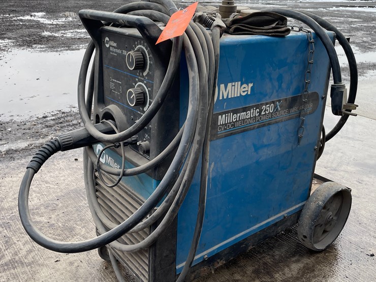 #1320-•-miller-millermatic-250x-wire-welder-image-1