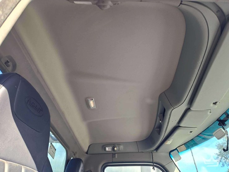 2022-peterbilt-567-t/a-wet-kit-day-cab-truck-tractor-image-38