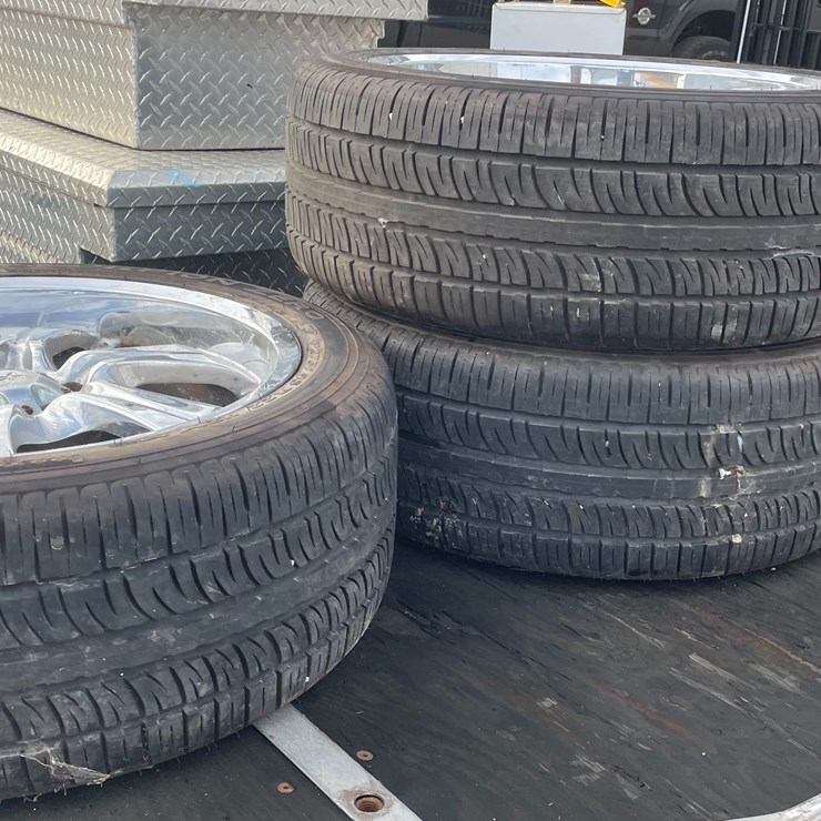 #1449 • (4) Aluminum 6-Bolt Rims with Tires