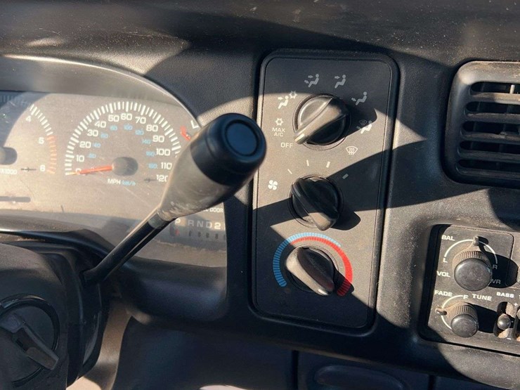 2001-dodge-3500-image-22