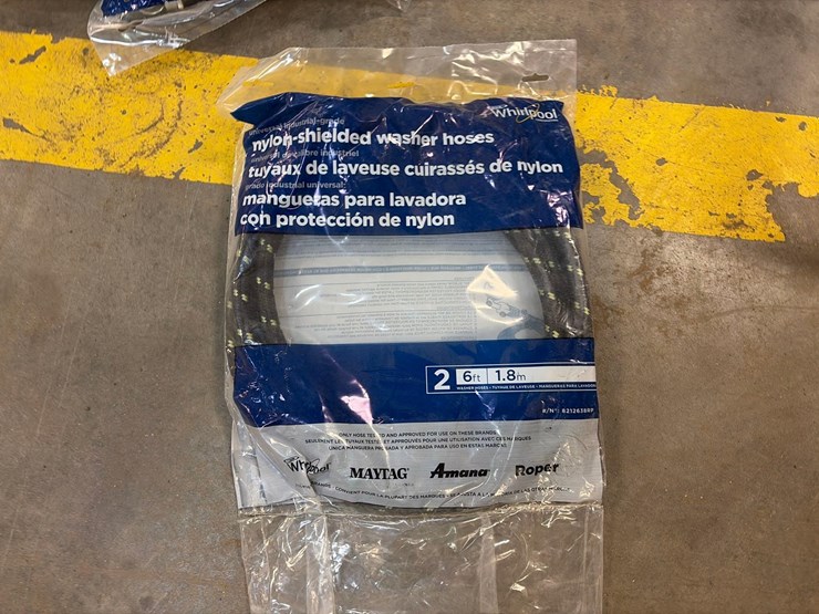 assortment-of-whirlpool-appliance-connectors-and-hoses-image-6