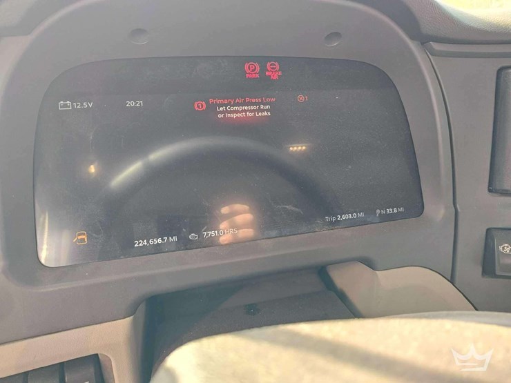 2022-peterbilt-567-image-14