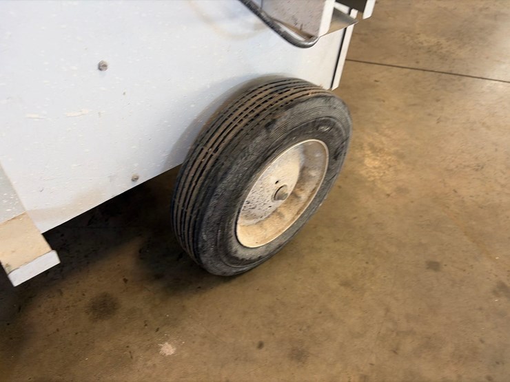 l.b.-white-premier-350-df-portable-heater-image-12