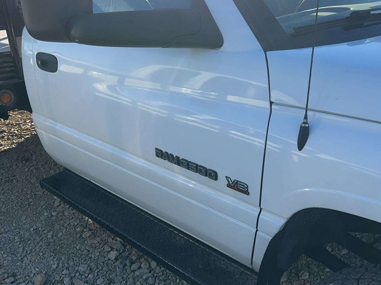 2001-dodge-3500-image-4