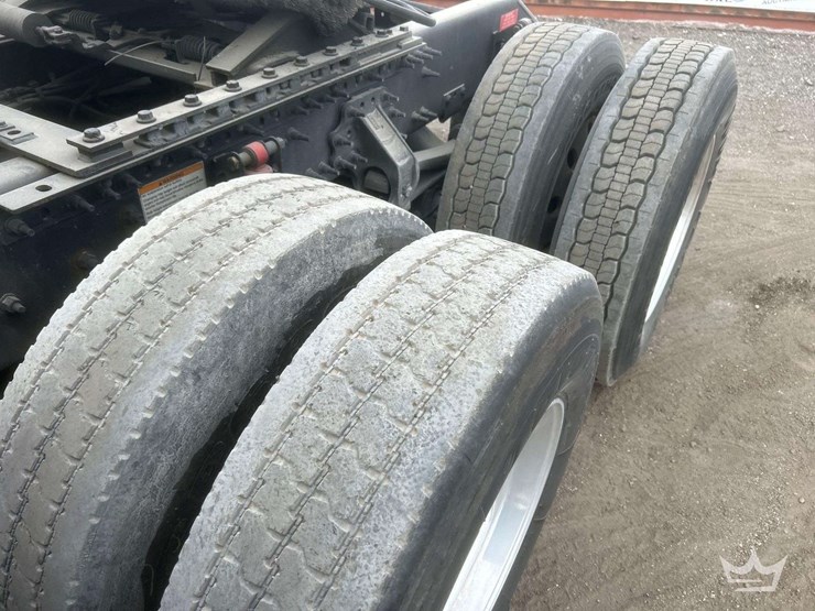 2018-volvo-vnl-760-t/a-sleeper-cab-truck-tractor-image-19