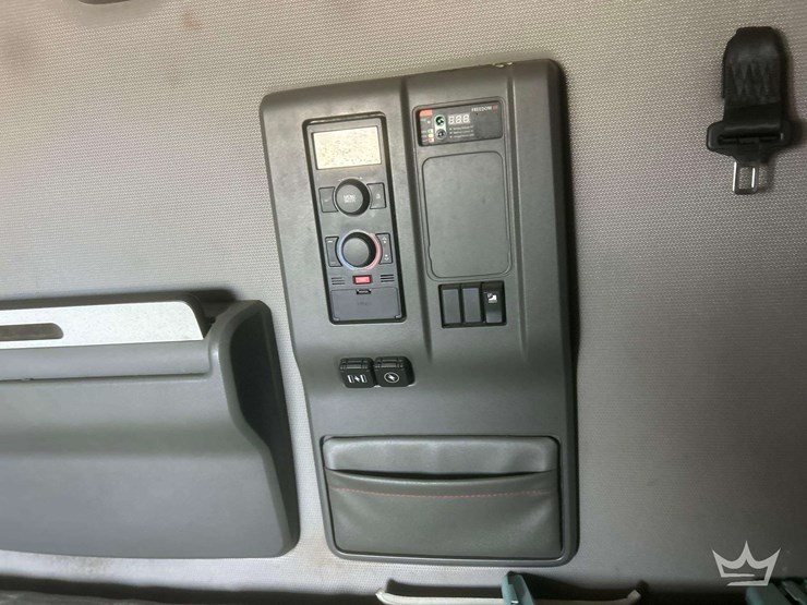 2018-volvo-vnl-760-t/a-sleeper-cab-truck-tractor-image-37