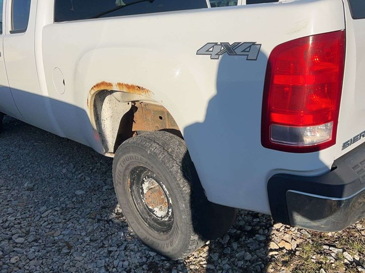 2009-gmc-2500hd-image-9