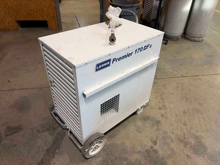 l.b.-white-premier-170-df-portable-heater-image-4