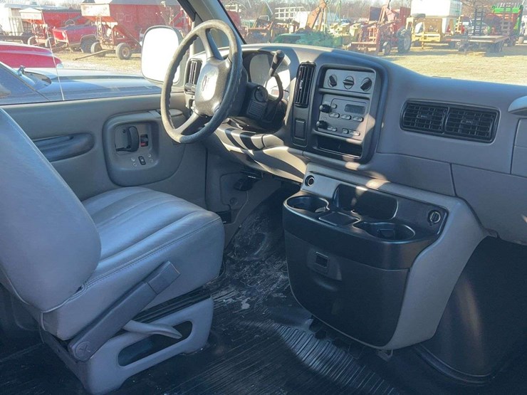 2001-chevrolet-3500-image-12