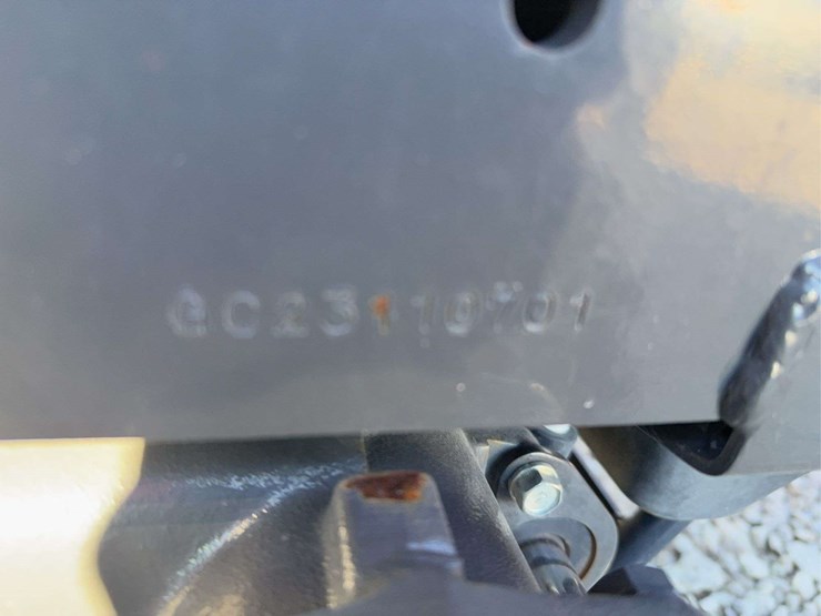 1723e-massey-ferguson-utility-tractor-with-loader,-60"-mower-deck,-new-tac-meter,-unknown-hours-image-14