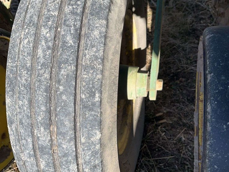 john-deere-12-image-15