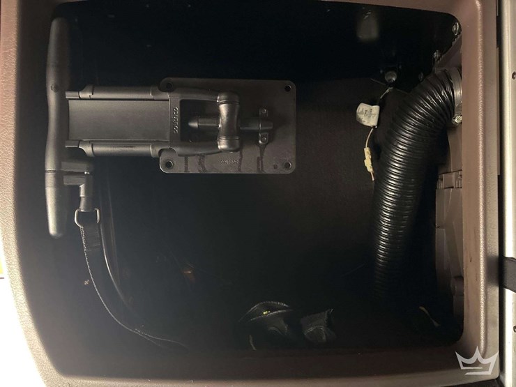 2017-volvo-vnl-760-t/a-sleeper-cab-truck-tractor-image-29