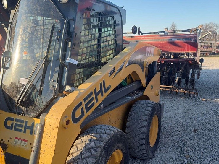 2015-gehl-v270-image-6