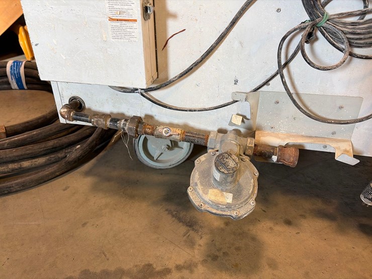 l.b.-white-premier-350-df-portable-heater-image-8