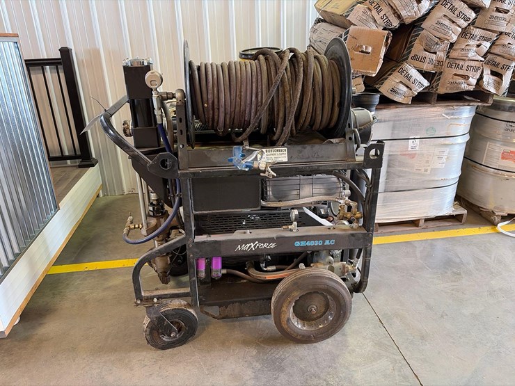 industrial-water-proofing-sprayer-w/-drums-of-mel-rol-lm-image-9