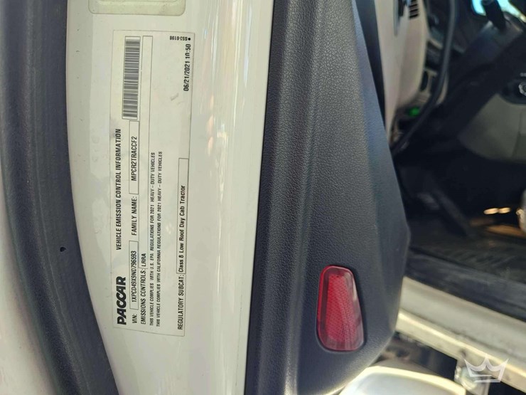 2022-peterbilt-567-image-13