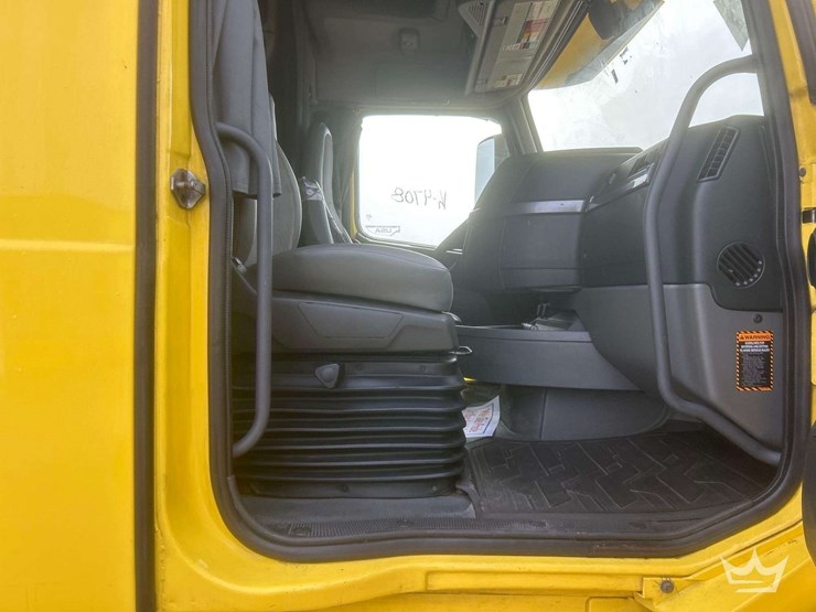 2018-volvo-vnl-760-t/a-sleeper-cab-truck-tractor-image-26