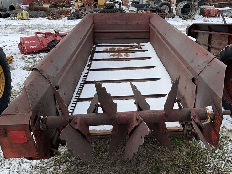 new-holland-328-image-5