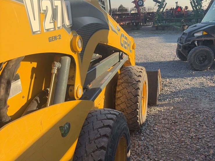 2015-gehl-v270-image-14