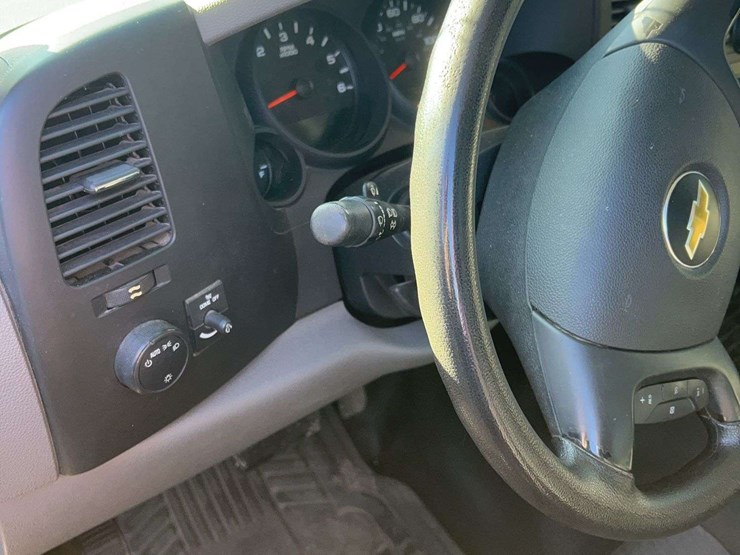 2011-chevrolet-1500-image-13