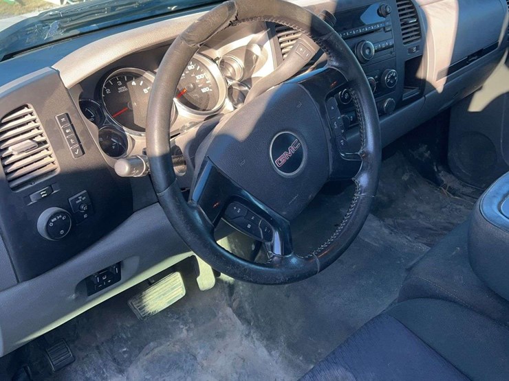 2013-gmc-2500hd-image-12