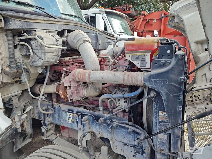 2022-peterbilt-567-image-8