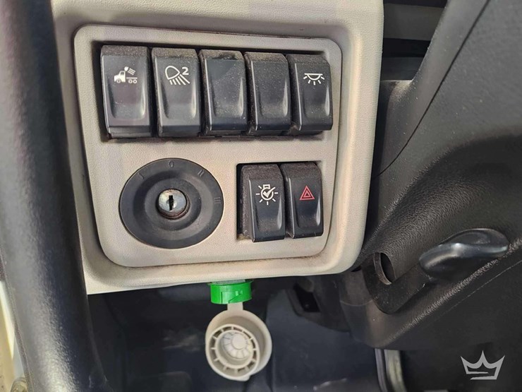 2022-peterbilt-567-image-21