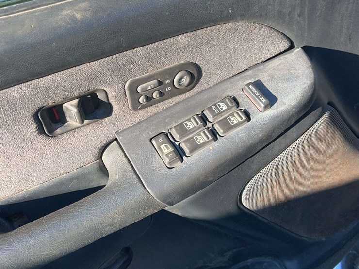 2002-gmc-3500-image-14