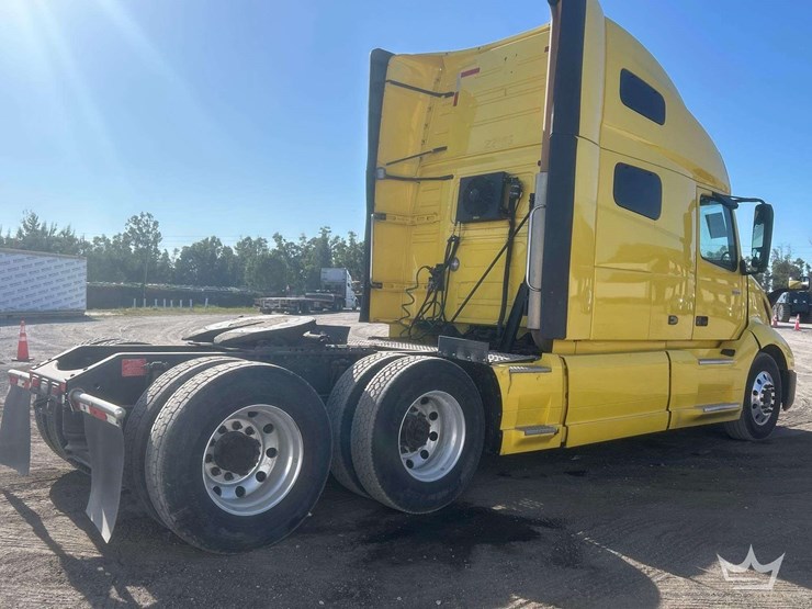 2018-volvo-vnl-760-t/a-sleeper-cab-truck-tractor-image-3