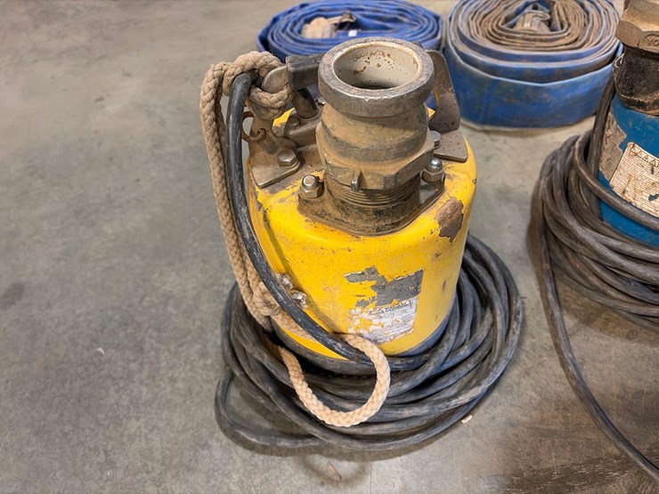 assortment-of-sump-pumps-image-6