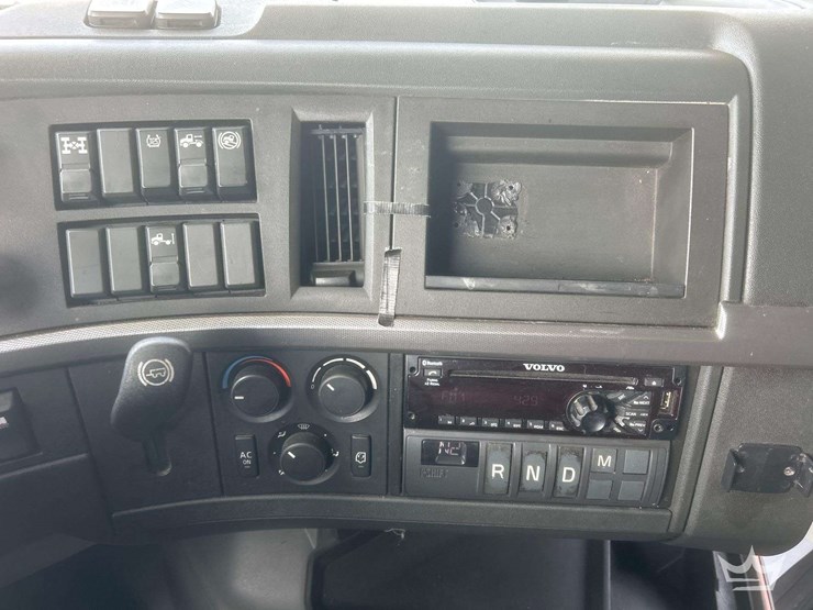 2018-volvo-vnl-760-t/a-sleeper-cab-truck-tractor-image-26