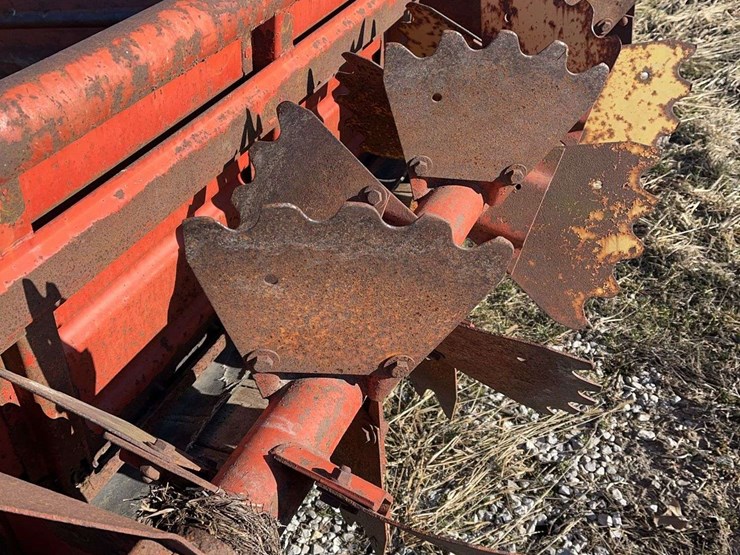 new-holland-512-image-8