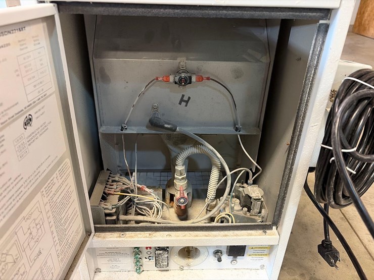 l.b.-white-premier-80-df-portable-heater-image-7