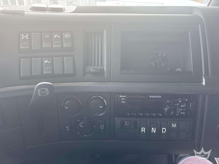 2018-volvo-vnl-760-t/a-sleeper-cab-truck-tractor-image-21