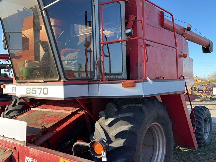 1992-massey-ferguson-8570-image-1