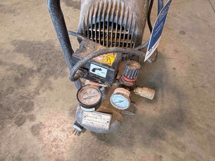 senco-electric-air-compressor-image-5