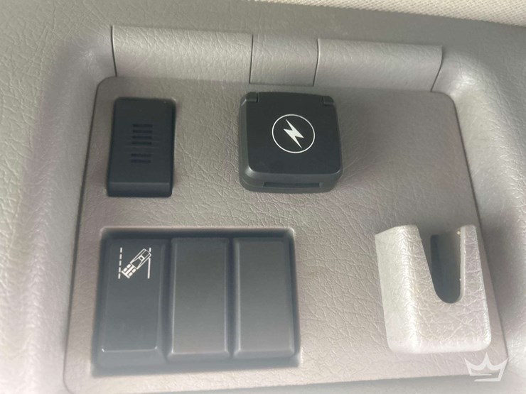 2018-volvo-vnl-760-t/a-sleeper-cab-truck-tractor-image-45