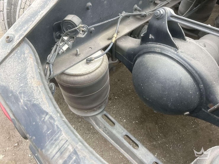 2018-volvo-vnl-760-t/a-sleeper-cab-truck-tractor-image-17