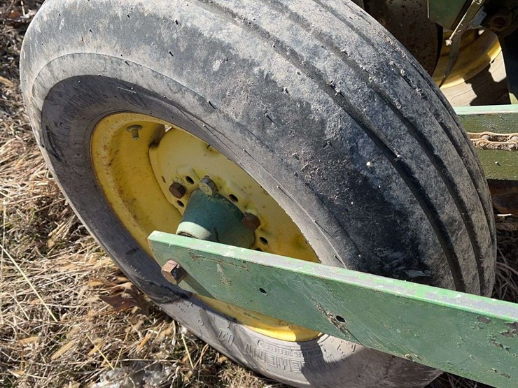 john-deere-12-image-13