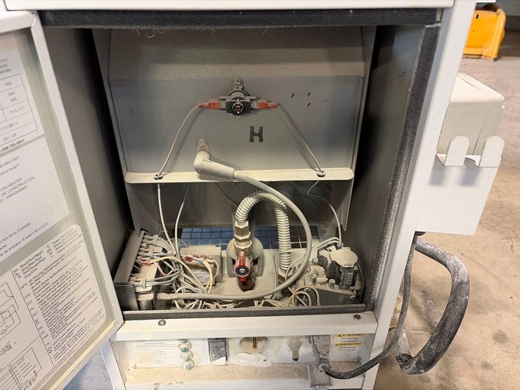 l.b.-white-premier-80-df-portable-heater-image-6