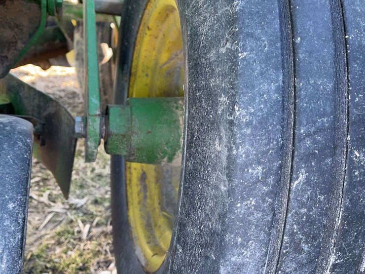 2024-john-deere-7000-image-17