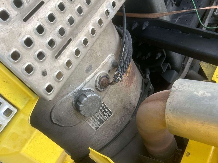 2018-volvo-vnl-760-t/a-sleeper-cab-truck-tractor-image-19